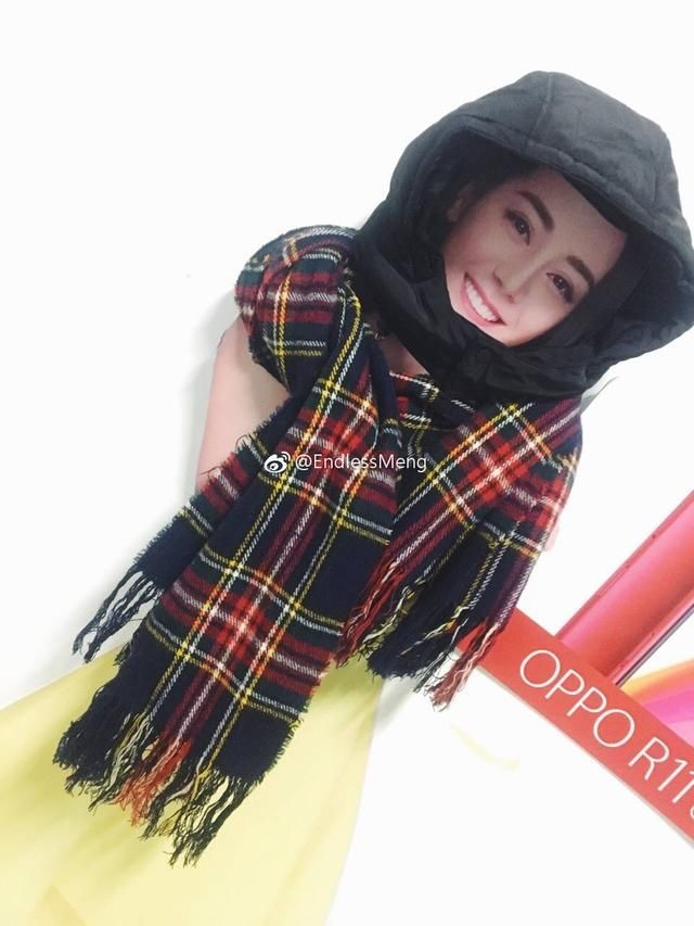 迪丽热巴的人形立牌都被如此温柔的对待!这难