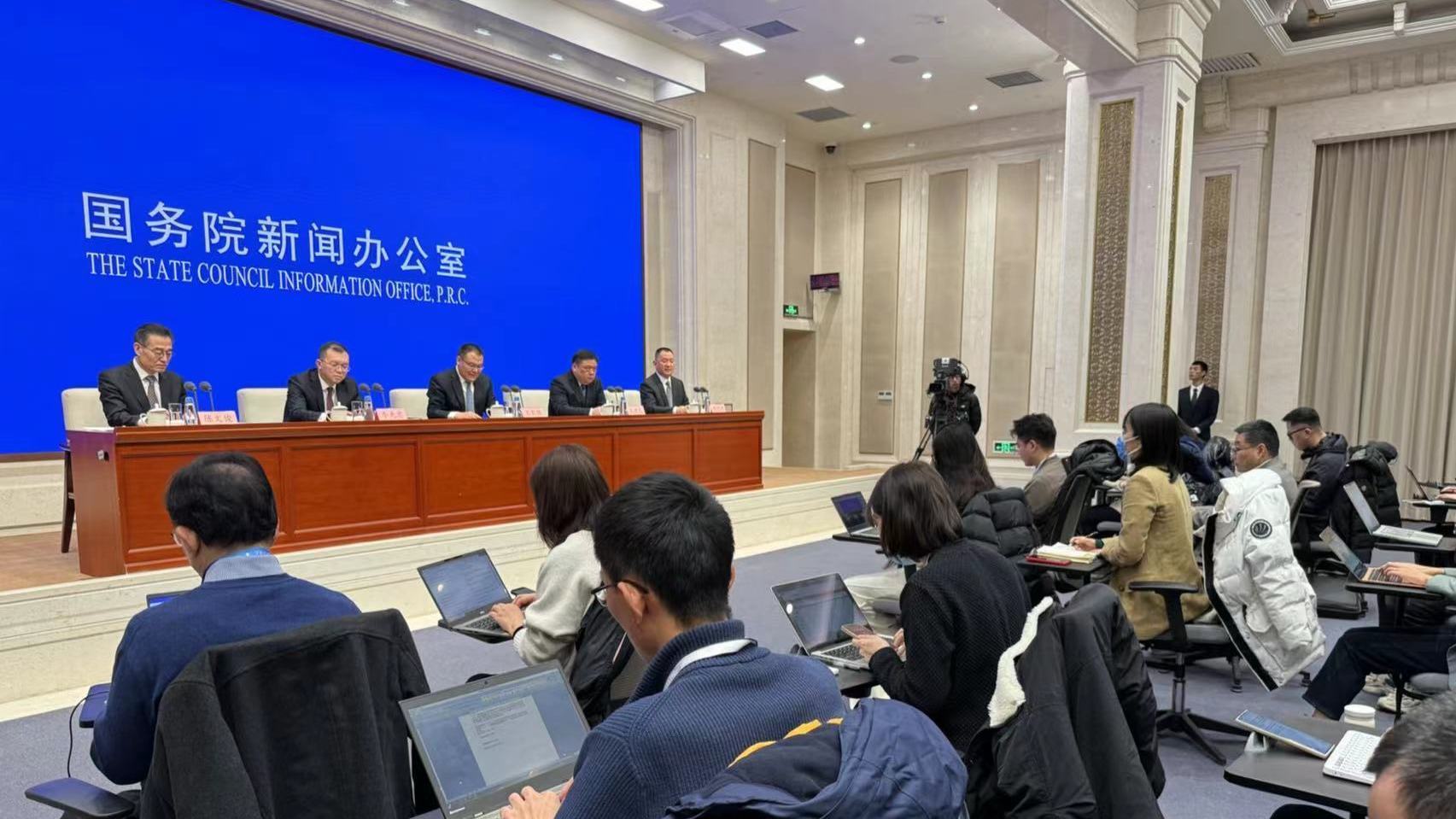 财政部：企业职工基本养老保险基金累计结余接近6万亿元