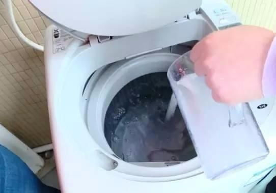 洗衣机要定期清洗,一包小苏打粉+白醋就能清洁