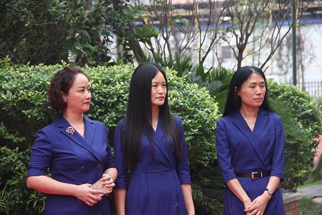 上午9点,华林小学贺霓,胡宏和丁臣惠三位美女校长悉数上阵,与一年级