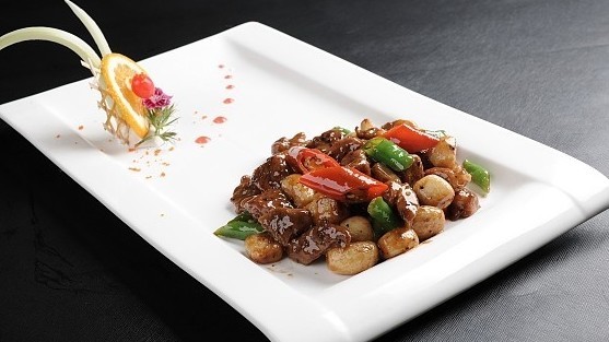 解锁牛肉新吃法，鲜莲子金蒜牛肉粒