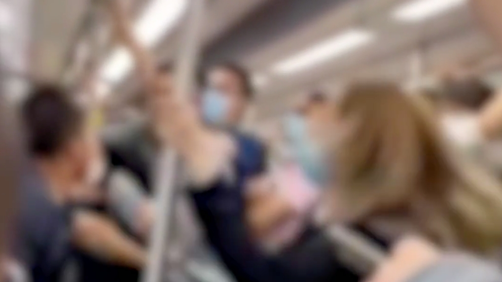 北京地铁4名乘客发生肢体冲突，警方已介入调查