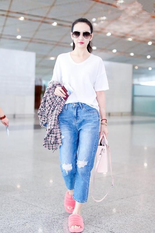 王鸥腿是真长,牛仔长裤穿成9分裤,看到鞋子,整