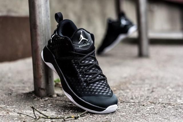 水泥地什么篮球鞋好?推荐几款适合水泥地打球