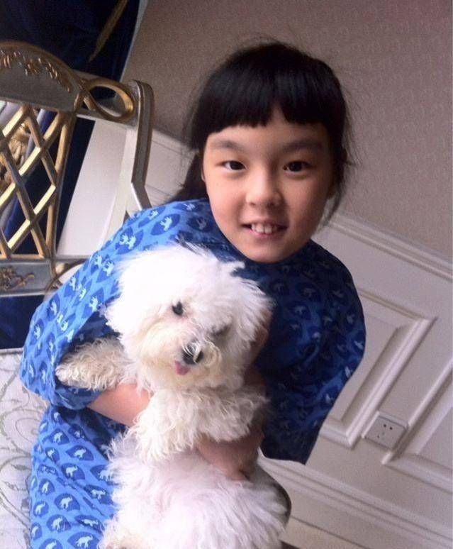 李咏16岁女儿近照曝光 曾被骂长得太丑 如今被夸"小张梓琳"