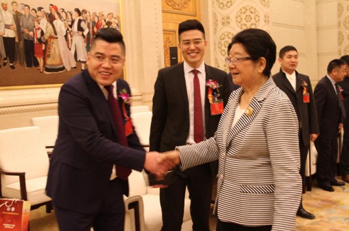 天爱集团董事长于洋荣获"2017最具影响力诚信企业家"