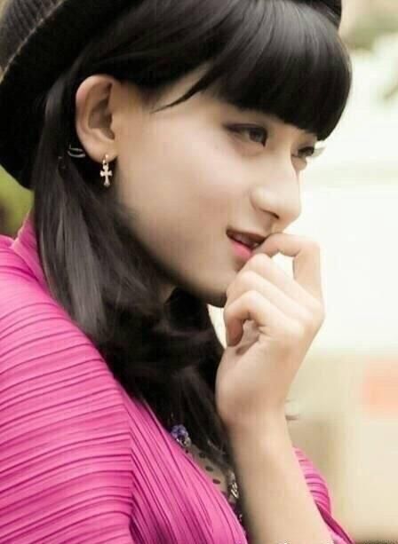 易烊千玺公布恋情?被指捆绑营销,粉丝力挺女方