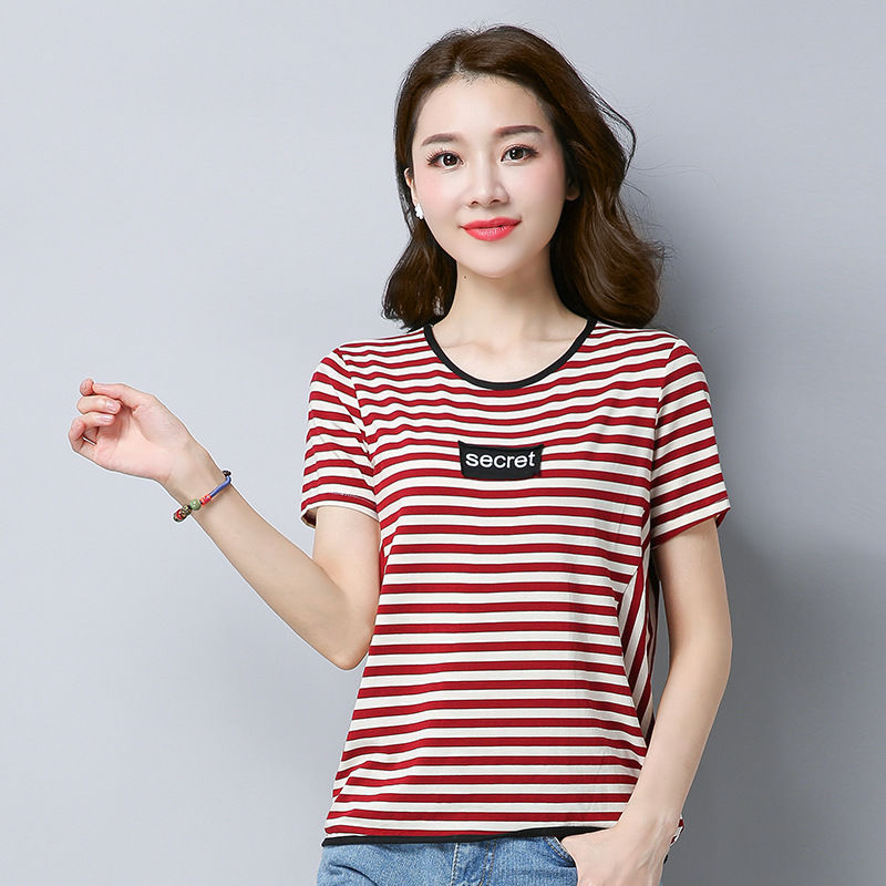 三四十岁女人!学下面女士穿短袖上衣,年轻不止