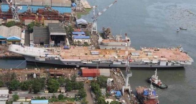 无奈!印度航母船厂厕所发生大爆炸,致16人死伤