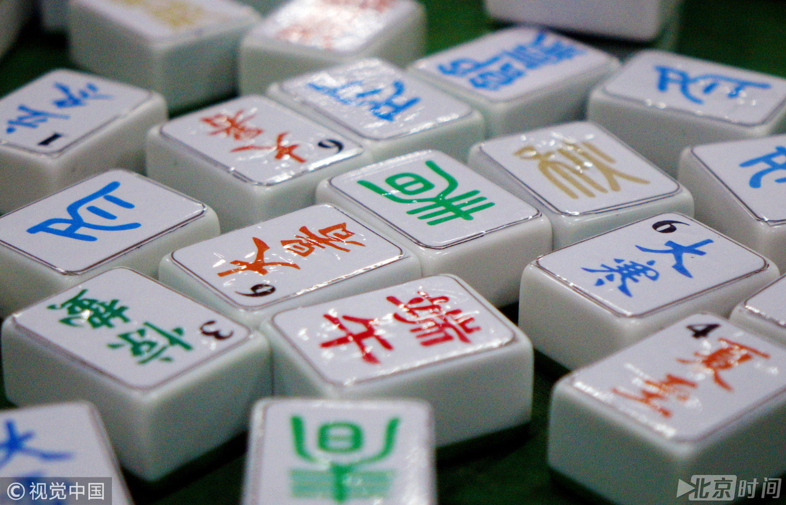 中国麻将还能这样玩！外国留学生冬至日打“节气麻将”_北京时间