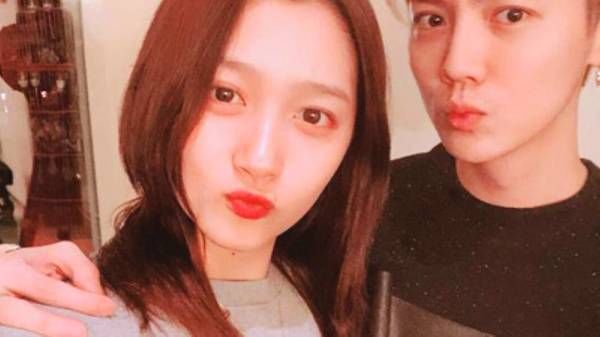 与鹿晗街头接吻被曝,关晓彤霸气回应:自己都2