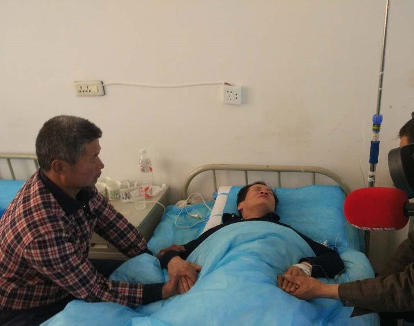 陕西武功校园血案一死一伤 死者双亲精神崩溃