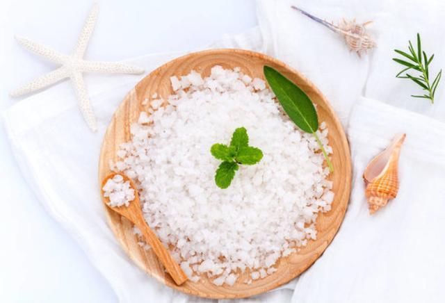 很多女性都是螨虫脸,如果长期不清理毛孔就像