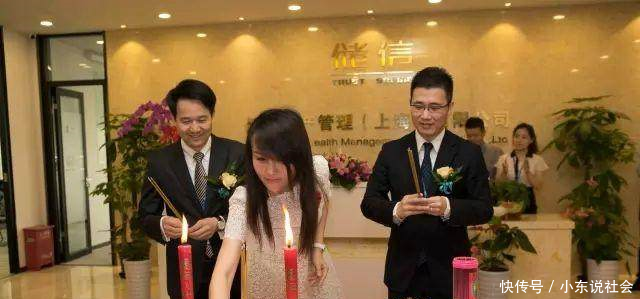 这家投资公司老板跑了!多名大妈哭着跪求还钱