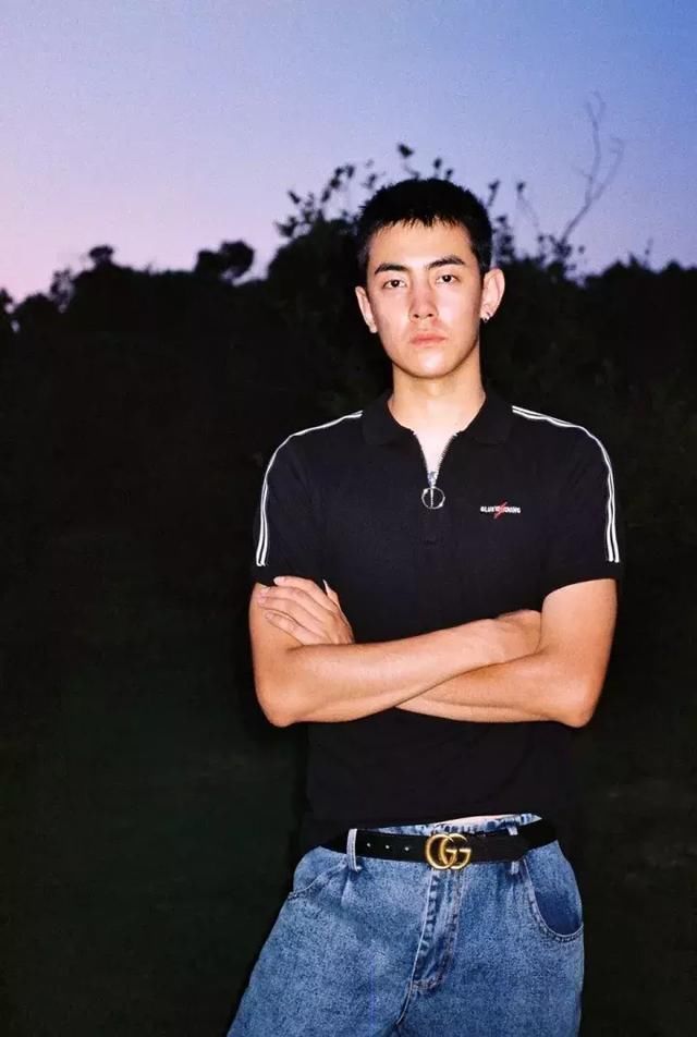 现在秀恩爱都兴理头发?孙怡董子健微博秀恩爱