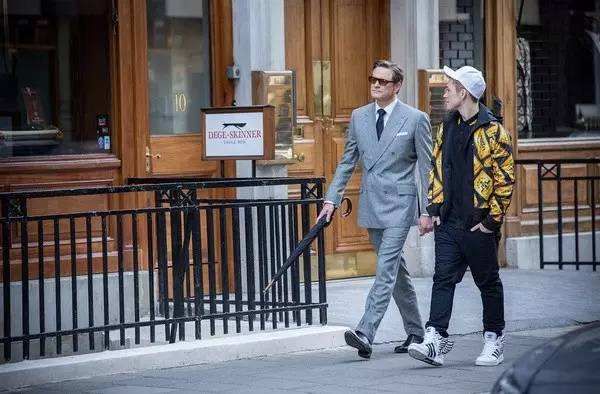 伞能防身也可传情,古代欧洲人真会玩