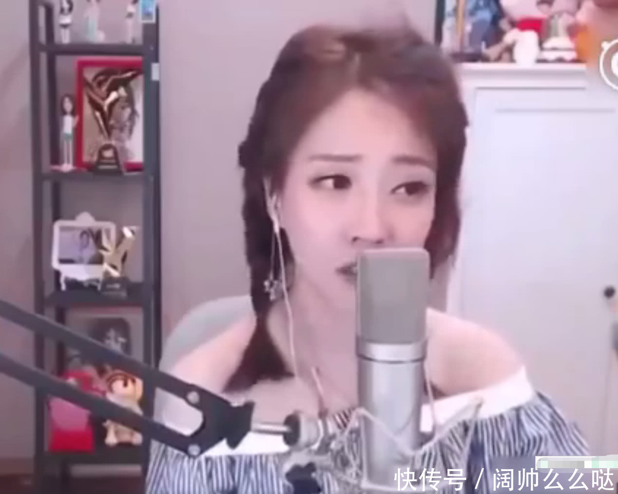 冯提莫直播答应粉丝要求,关掉美颜的那一刻,网