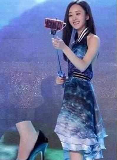 女明星穿高跟鞋,徐璐像在踩高跷,佟丽娅鞋跟都