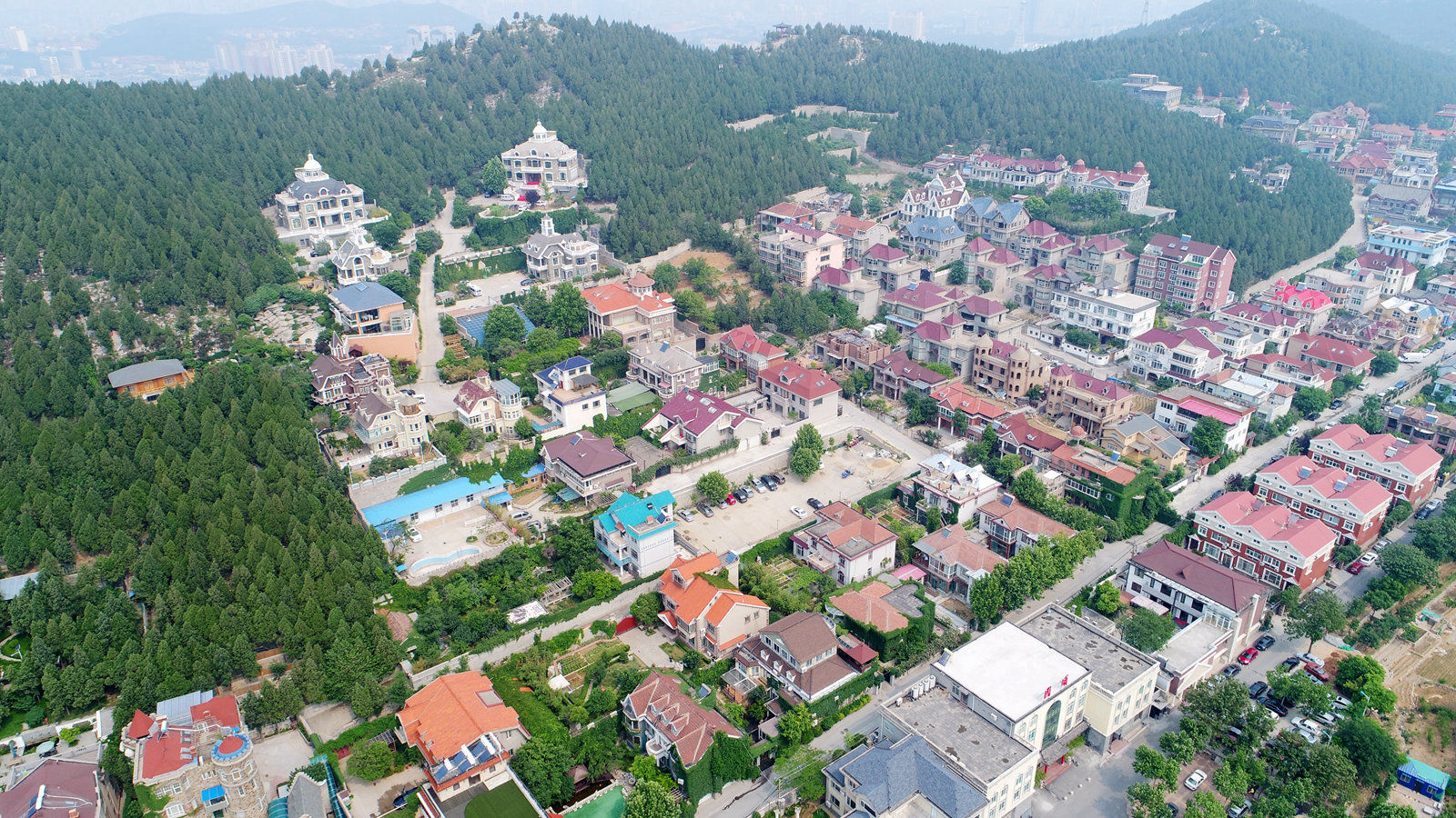 航拍金鸡岭别墅区,违建都藏哪?