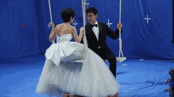 我很喜欢鲍蕾,虽然已经和陆毅结婚了,但仍然像个孩子,很单纯,很善良