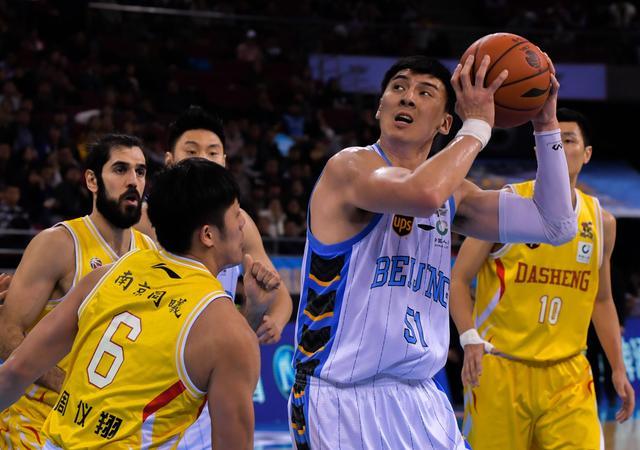 单外援作战 北京首钢男篮主场105:92战胜南京