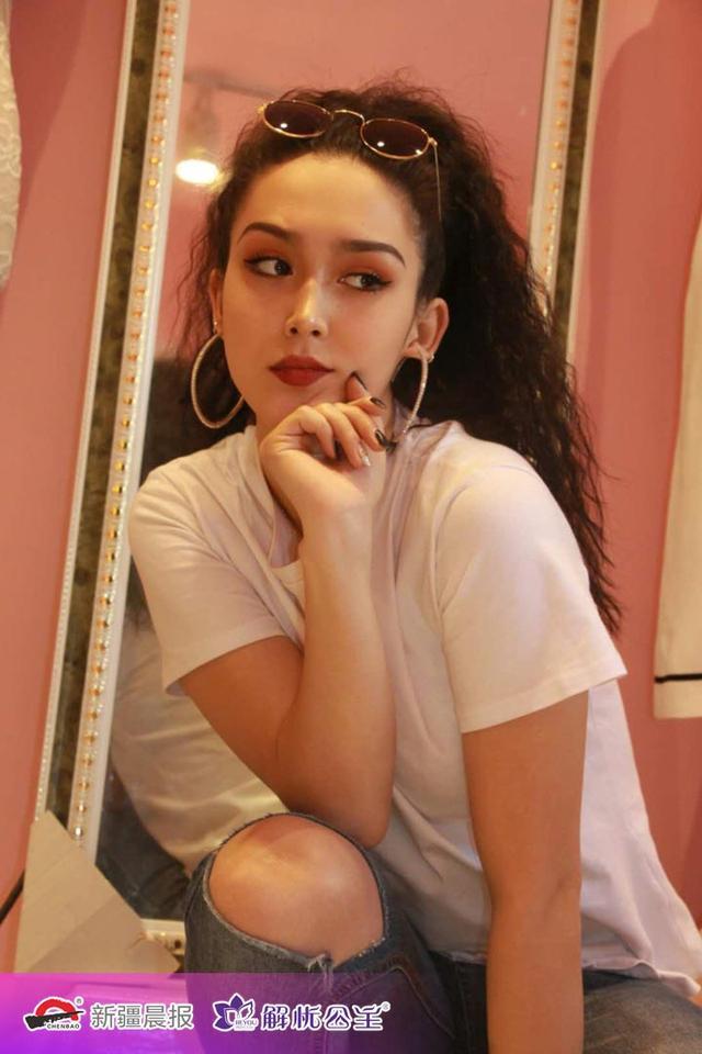 人美歌甜 新疆师范大学大一女生迎战“最美校花”