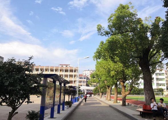 【喜讯】英山实验中学2人签约海军航空兵飞行