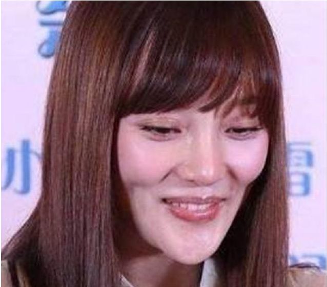 女明星最尴尬的瞬间,章子怡太辣眼,杨幂生无可