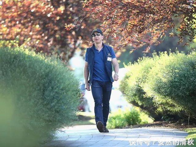 身家是比尔盖茨跟马云之和,每分钟赚24万,吃完