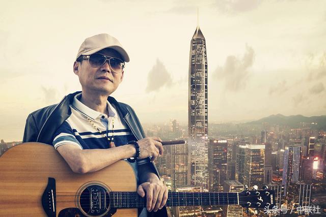 音乐诗人左非做客易白工作室,茶叙间探讨诗歌写作和歌词写作