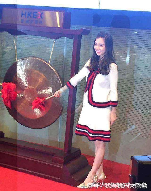 女明星穿高跟鞋,徐璐像在踩高跷,佟丽娅鞋跟都