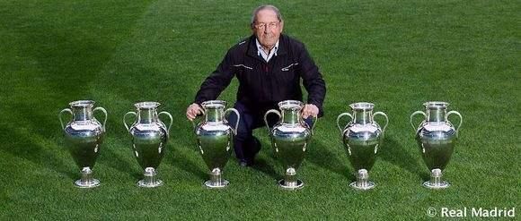 足坛历史上他获得的欧冠冠军次数最多,C罗梅西