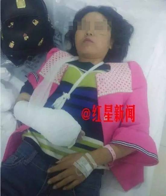 村长指使妻儿暴打人妻:打残了住院费老子出 村长指使妻儿暴打人妻:打残了住院费老子出