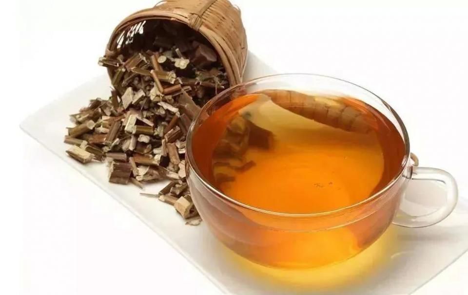 紫苏叶味辛,性温,归脾,肺经,具有发表散寒,行气宽中的作用,故适用于