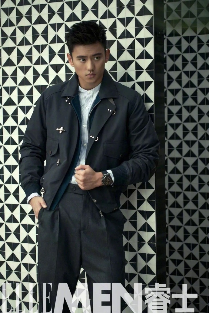 宁泽涛登封面大秀腹肌 演绎运动型男活力四射