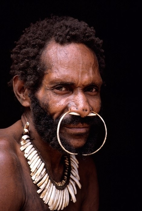 虽然听上去很残忍，不过人类学家们也怀疑同类相食也许在科罗威宗族里已不复存在。