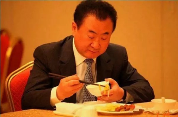 史上最大电视机,王思聪的土豪日常