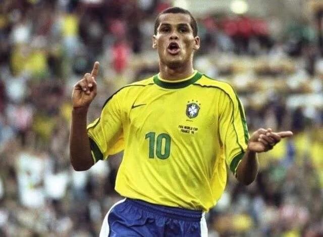 巴西足球历史上的十大前锋分别是谁?这些球星