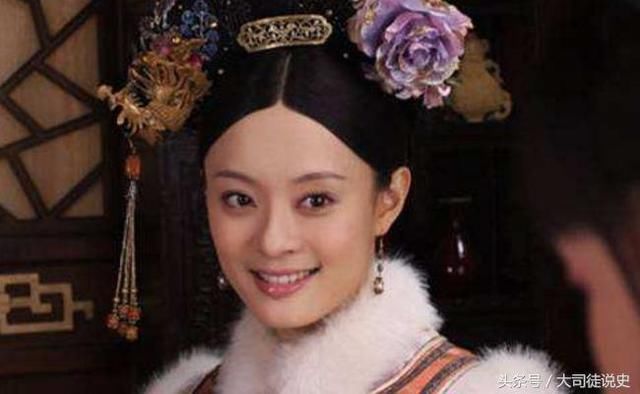 甄嬛传:甄嬛明明怕猫,为何在选秀时却镇定自若