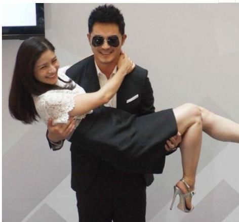 经常看到影视剧中的公主抱,男演员如此轻松原来是这么拍出来的