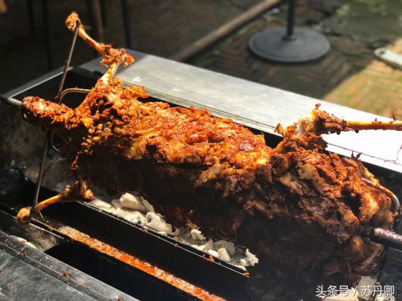 全国烧烤东北最有名,但猛犸之乡的烤全羊,你们