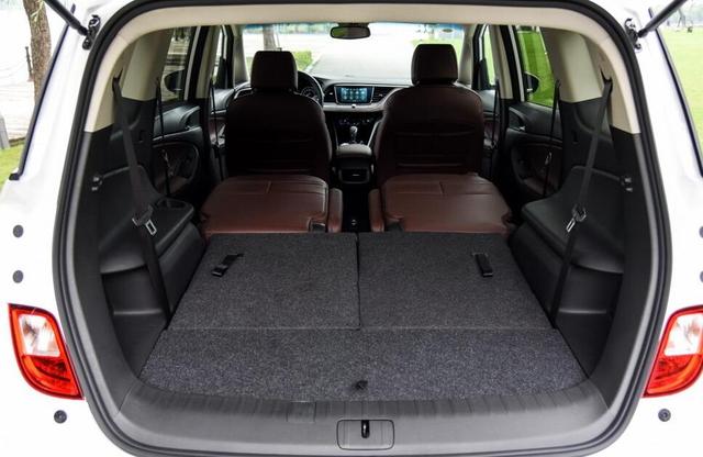 2,3排座椅可4/6放倒,较平,没有斜坡