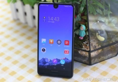 号称掉价最快全面屏?夏普 S2 手机仅1399元值