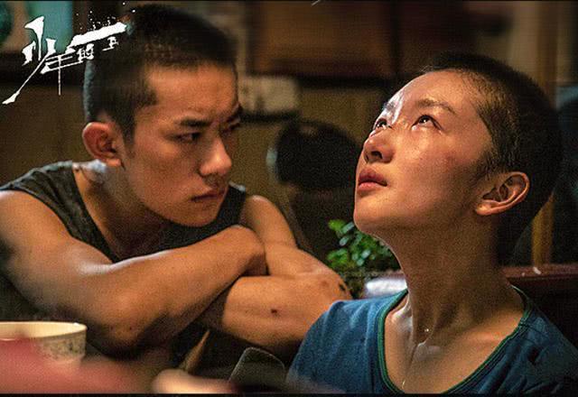 周冬雨入围金像奖 易烊千玺和周冬雨入围最佳男女主角(图2) 周冬雨入围金像奖 易烊千玺和周冬雨入围最佳男女主角(图2)