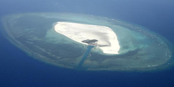 美国军舰进入西沙领海 中国海军舰机警告驱离