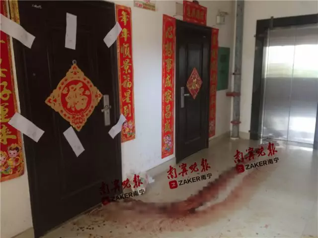 男子挥刀砍向妻女 有人听到他女儿说了这句话 男子挥刀砍向妻女 有人听到他女儿说了这句话