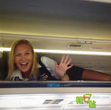 国外空姐已玩疯!被塞进行李架