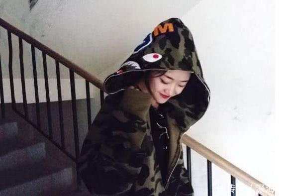 抖音上靠甩臀舞爆红的代古拉k, 粉丝超一千万,