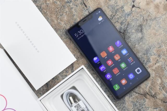 抢占C位 小米8SE登顶新品销售榜