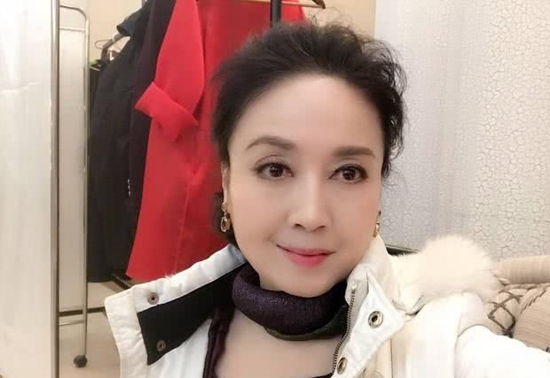 高老莊的媳婦高翠蘭的扮演者叫魏慧麗,今年63歲了,如今的她看起來容然